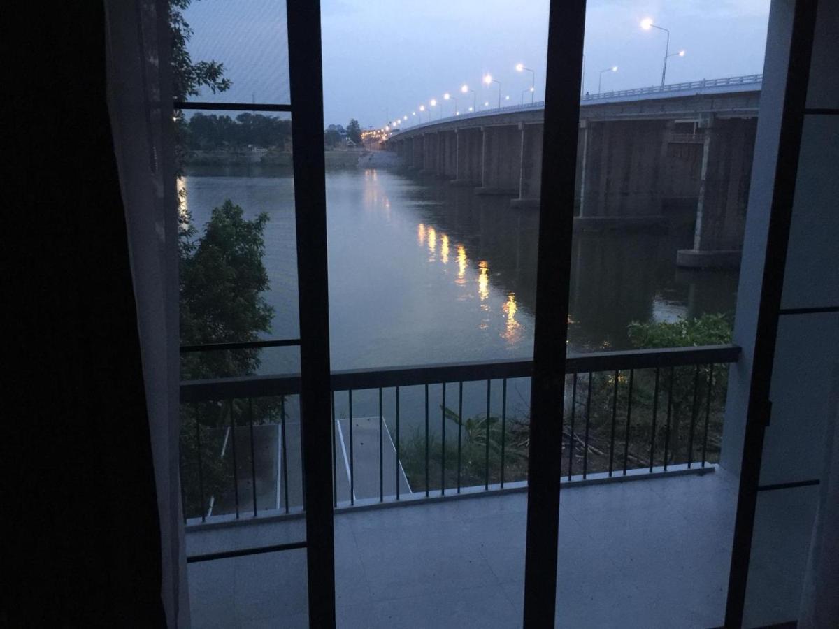 Home By The Bridge Hotel Kamphaeng Phet Exterior foto
