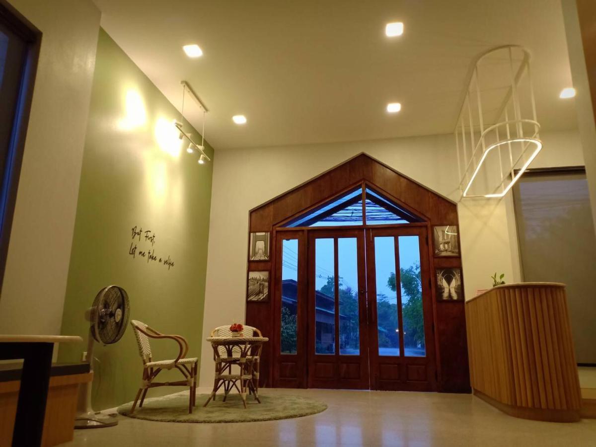 Home By The Bridge Hotel Kamphaeng Phet Exterior foto