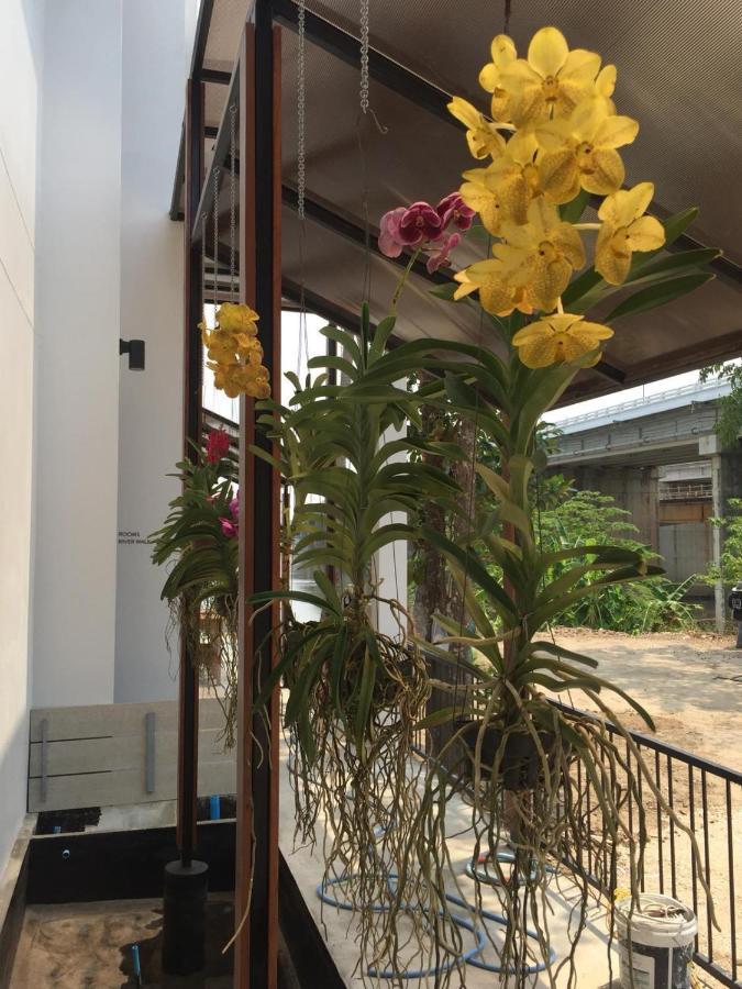 Home By The Bridge Hotel Kamphaeng Phet Exterior foto