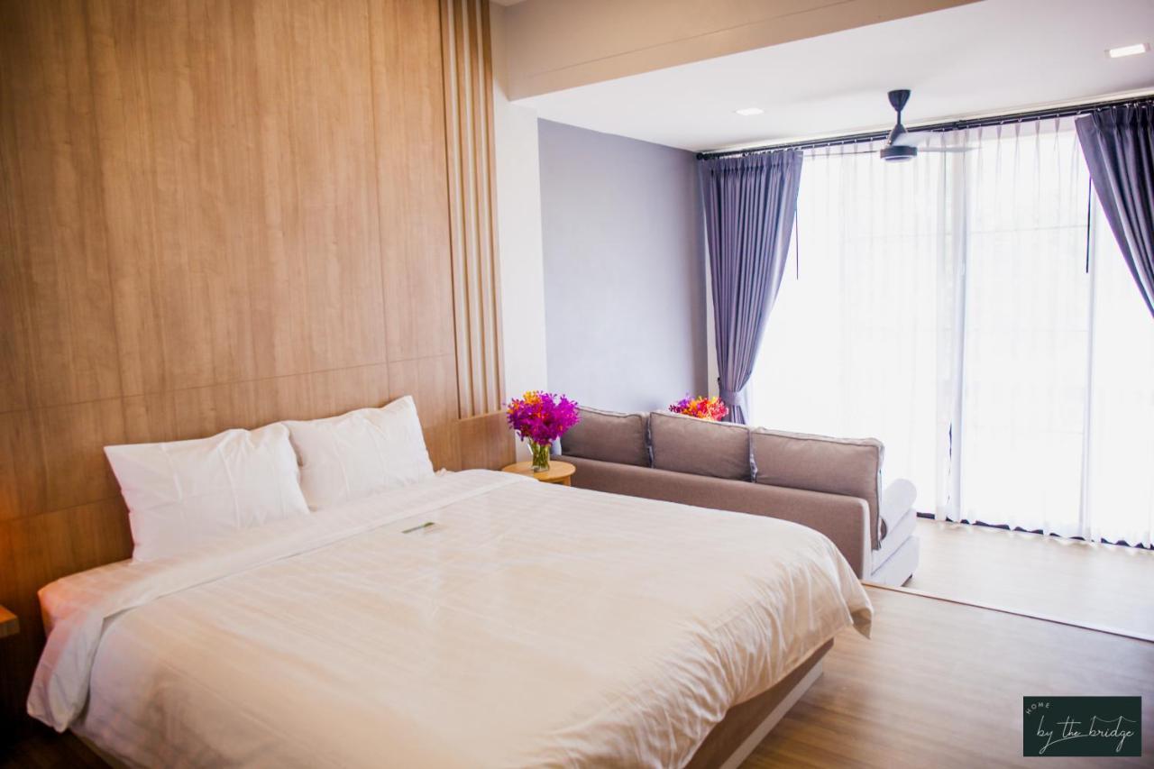 Home By The Bridge Hotel Kamphaeng Phet Exterior foto