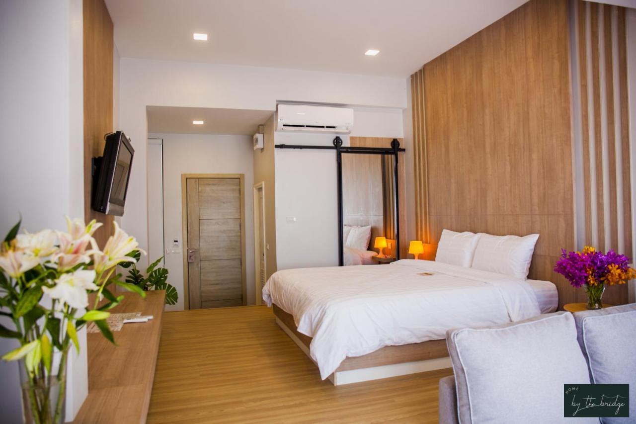 Home By The Bridge Hotel Kamphaeng Phet Exterior foto